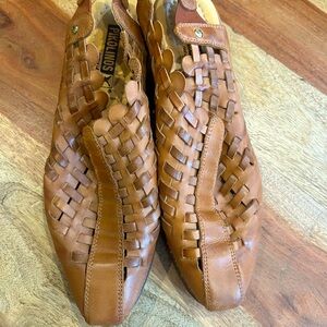 Pikolinos Woven Leather Shoes